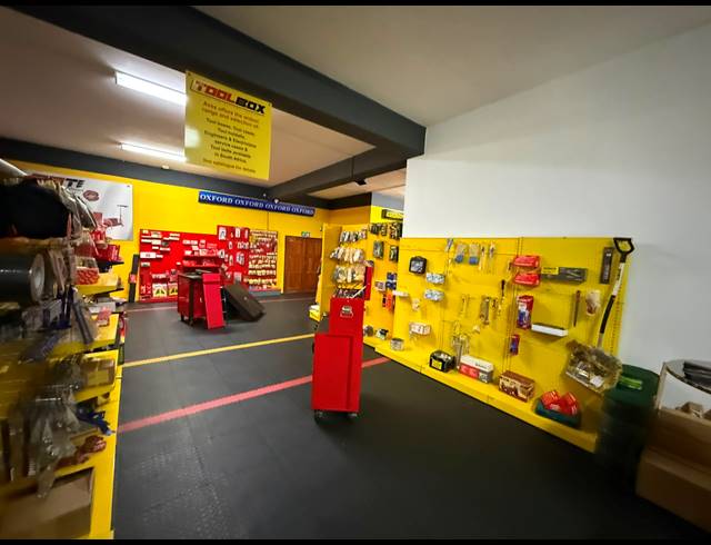 590M² WAREHOUSE TO LET IN SPARTAN